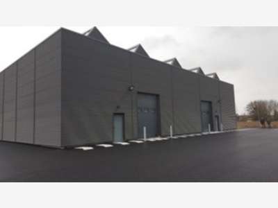 À louer bureaux et ateliers 850m² à Vic-en-Bigorre