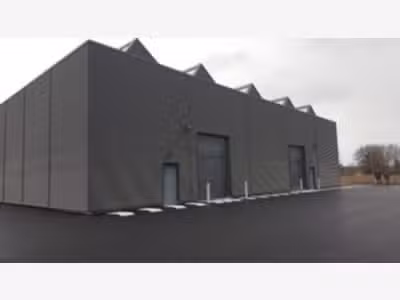 À louer bureaux et ateliers 850m² à Vic-en-Bigorre