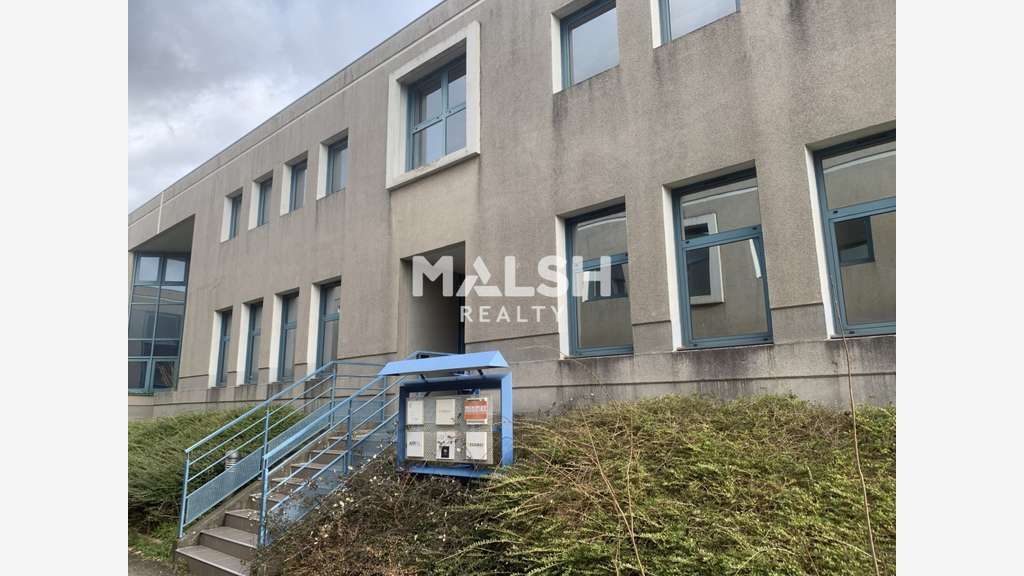 A louer locaux 220m² à Saint-Quentin-Fallavier
