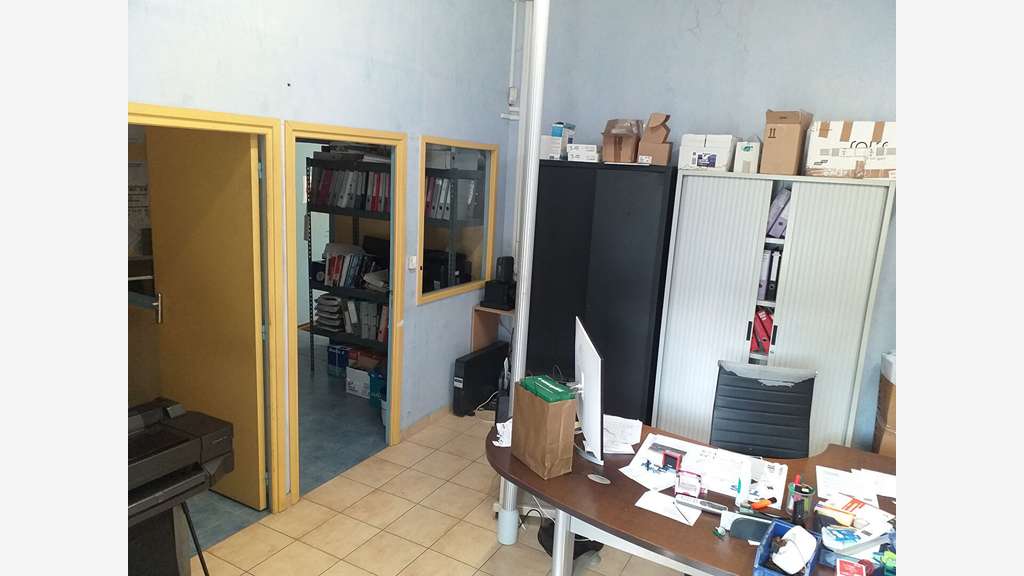 A louer bureau et stockage 220m² à Schoelcher