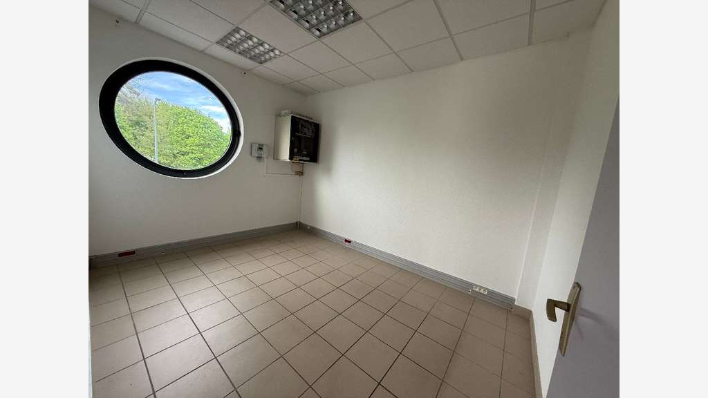 Local industriel 20m² à louer en ZI à Etupes