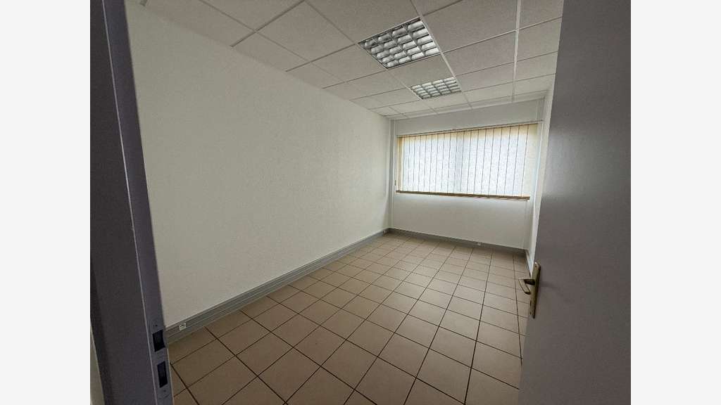 Local industriel 20m² à louer en ZI à Etupes