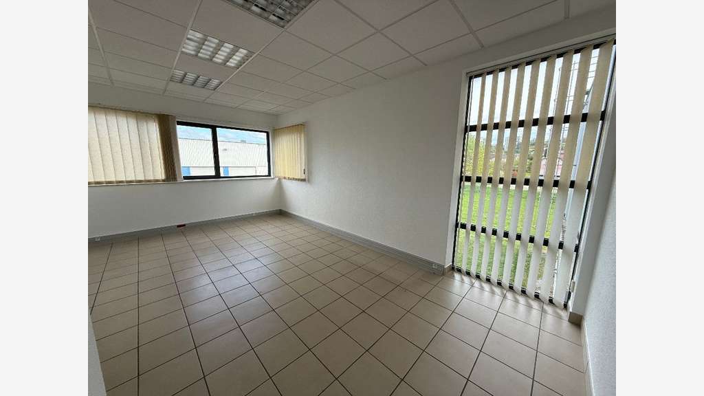Local industriel 20m² à louer en ZI à Etupes