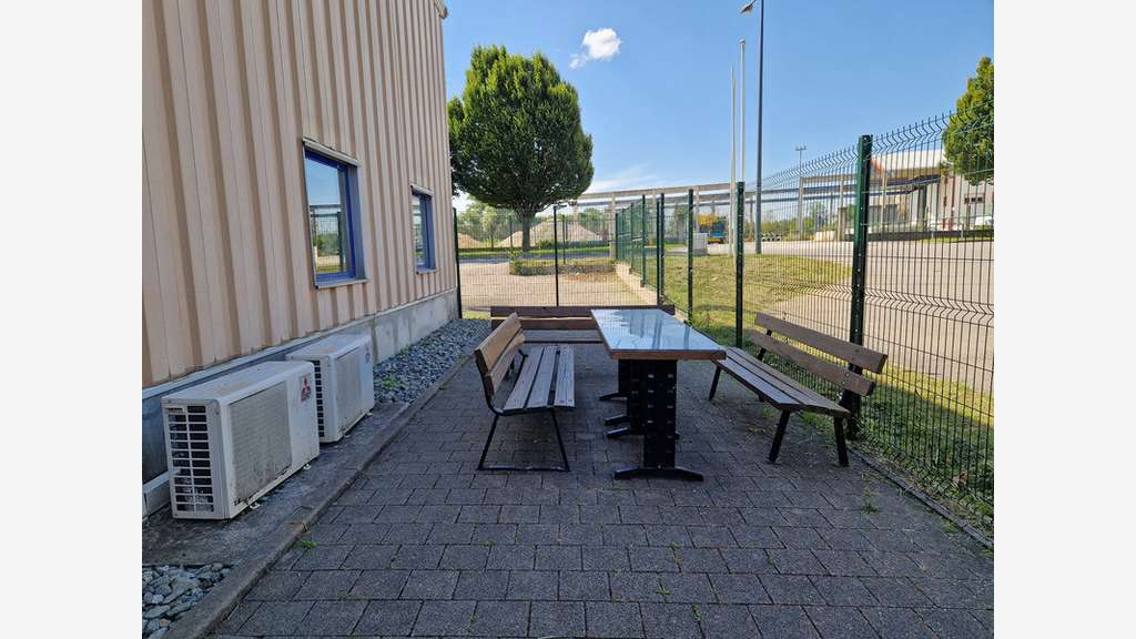 Local activité bureau 400m² à louer à Etupes (25)