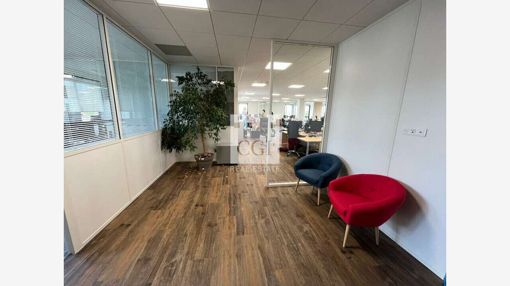 A louer bureaux 3143m² EverEst 2 à Genas A46