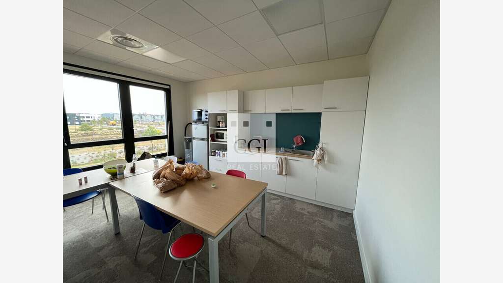A louer bureaux 3143m² EverEst 2 à Genas A46