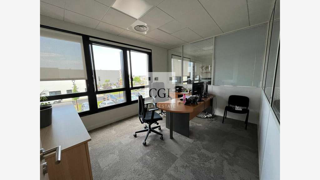 A louer bureaux 3143m² EverEst 2 à Genas A46