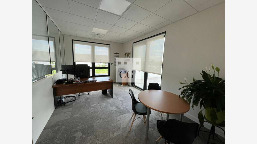 A louer bureaux 3143m² EverEst 2 à Genas A46