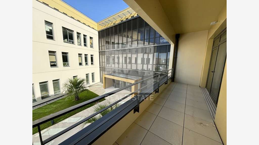 A louer bureaux 5570m² EverEst 3 à Genas A46