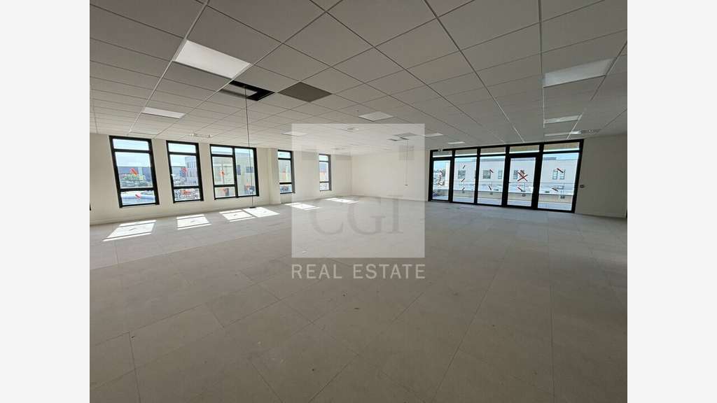 A louer bureaux 5570m² EverEst 3 à Genas A46