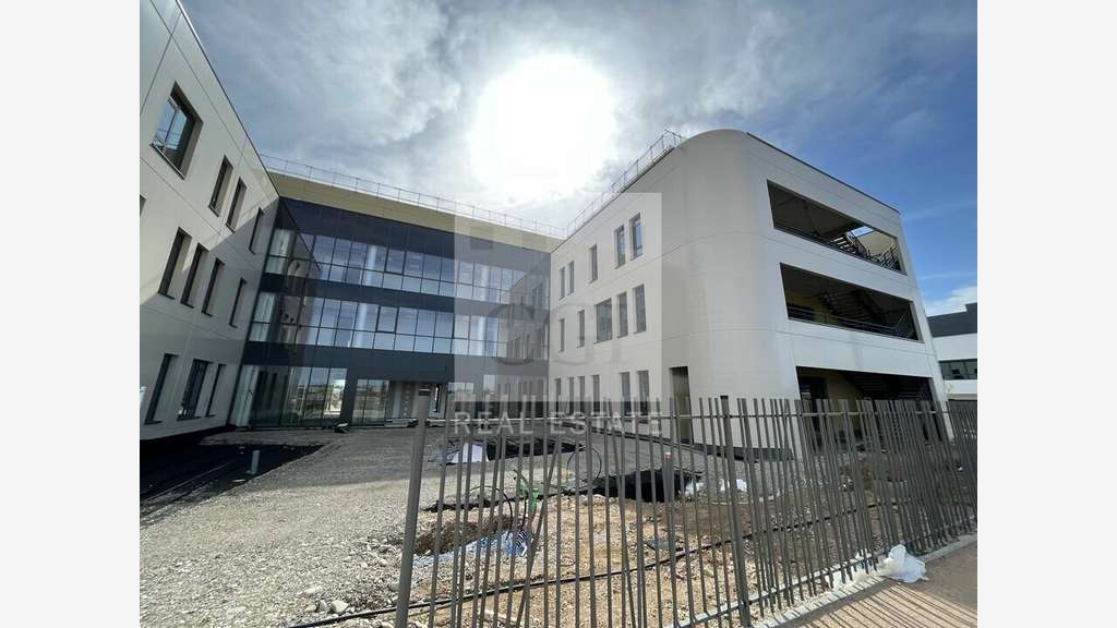 A louer bureaux 1929m² EverEst 3 à Genas A46