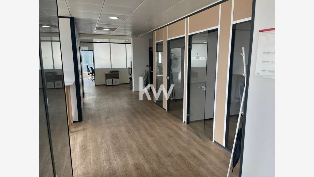 A louer bureaux 270m² Carré Haussmann Evry