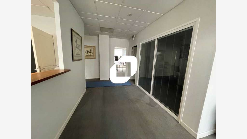 A louer Bureaux 250m² Evry courcouronnes