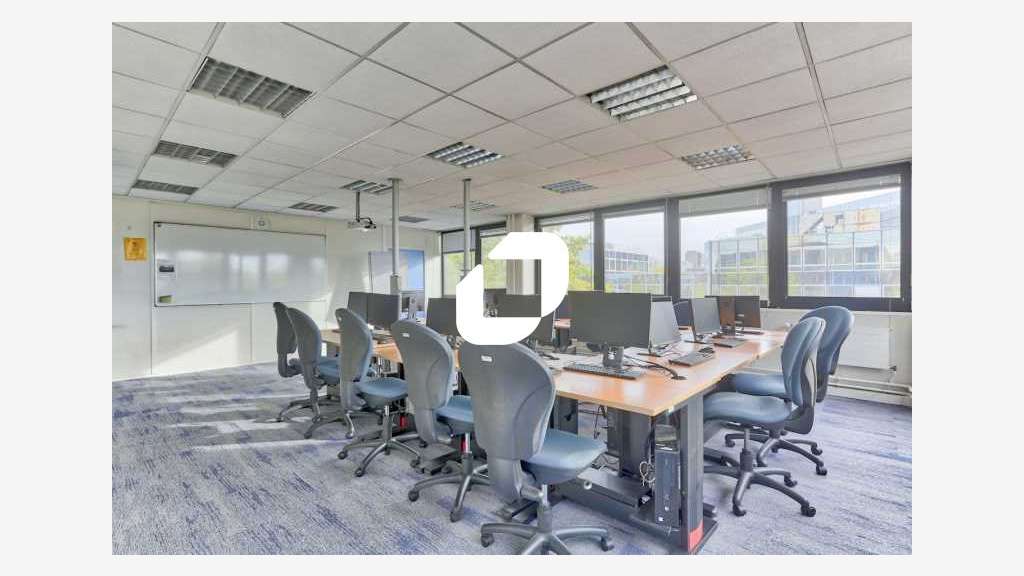 A louer Bureaux 748m² Evry courcouronnes