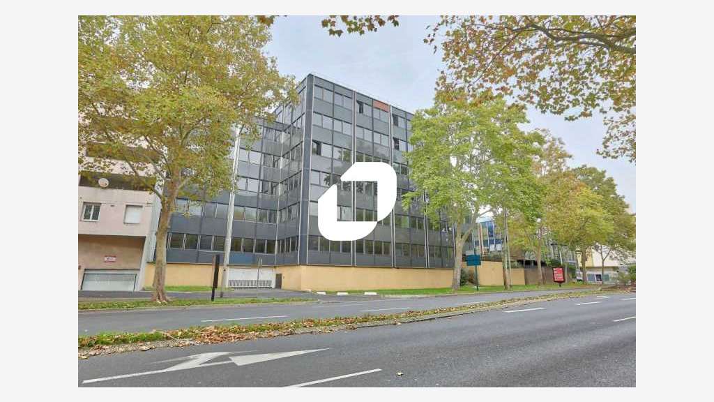 A louer Bureaux 748m² Evry courcouronnes