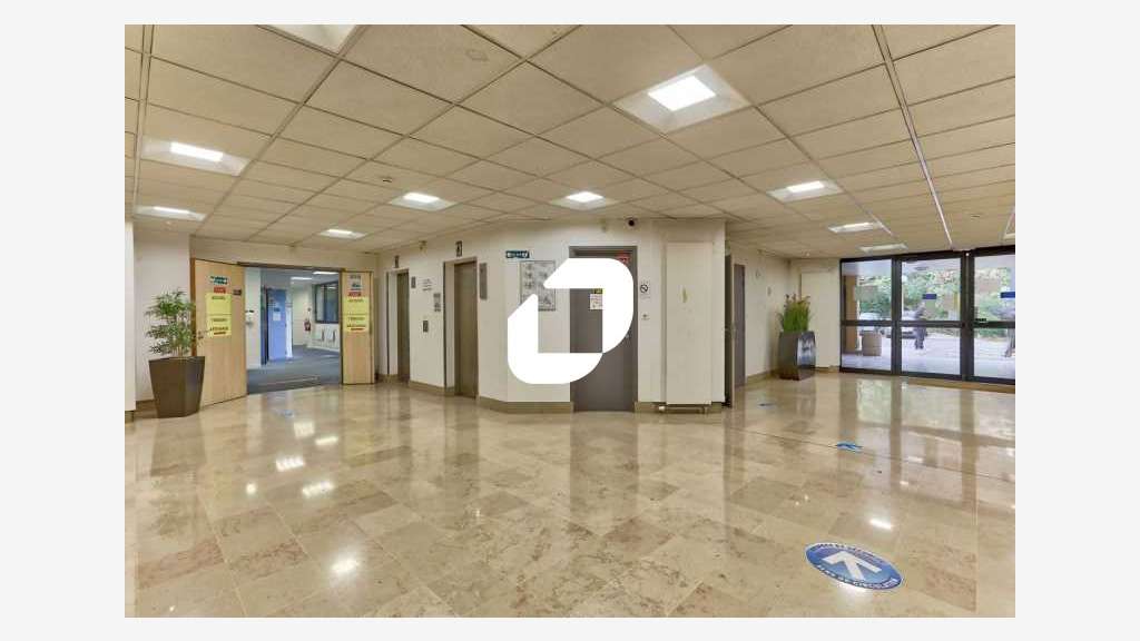 A louer Bureaux 748m² Evry courcouronnes