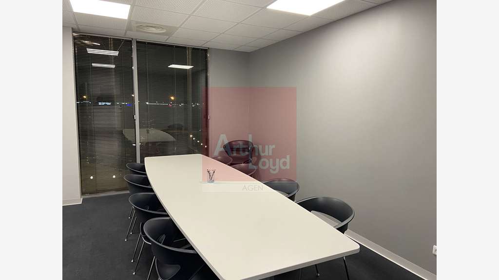 A louer bureaux 258m² haut de gamme à Boé