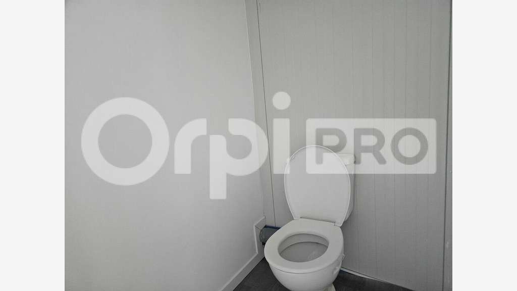 Bureau rénové 24m² R+1 à louer à Eysines