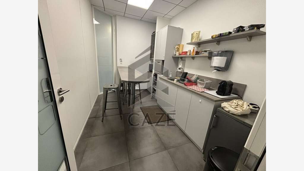 Superbes bureaux RDC et R+1 à louer à Eysines