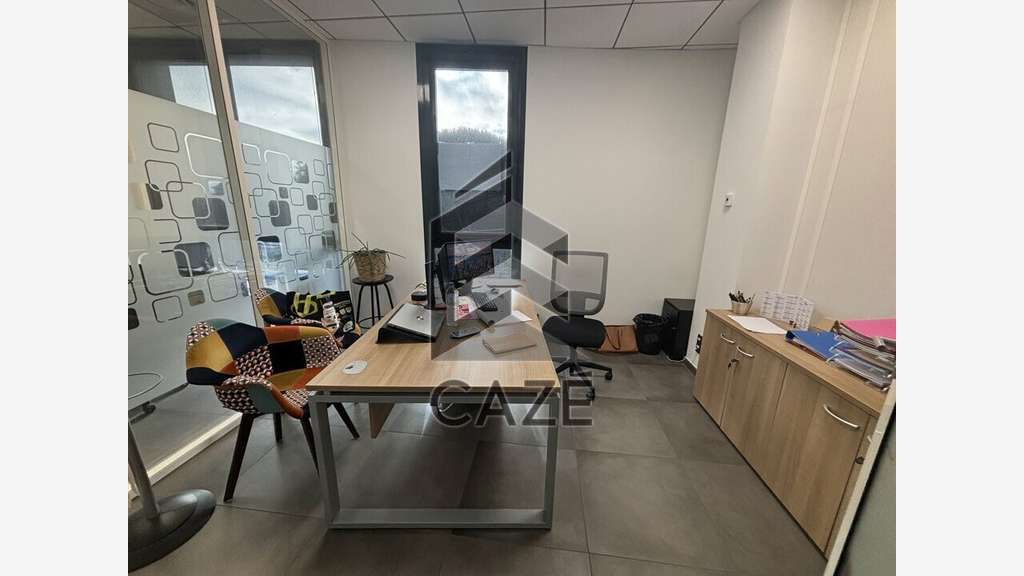 Superbes bureaux RDC et R+1 à louer à Eysines