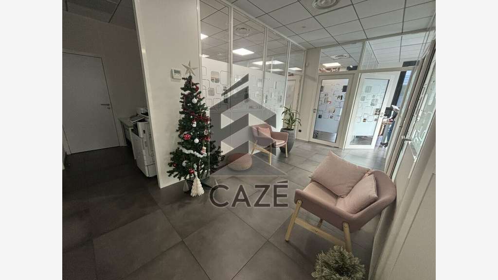 Superbes bureaux RDC et R+1 à louer à Eysines