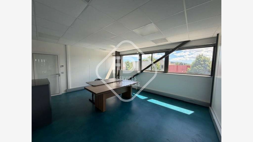 Bureaux de 125m² à louer en R+1 à Fabregues