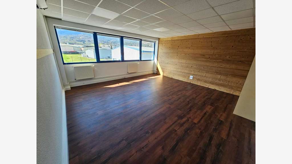 A louer bureaux lumineux de 62m² à Faverges