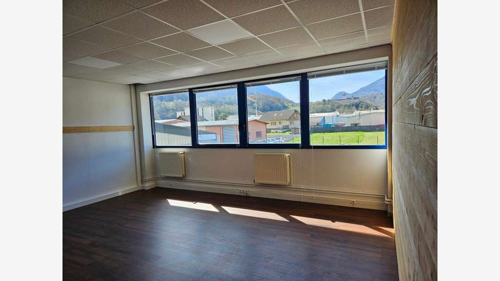 A louer bureaux lumineux de 62m² à Faverges