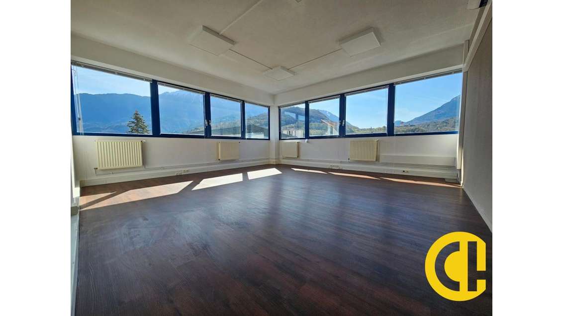 A louer bureaux lumineux de 62m² à Faverges