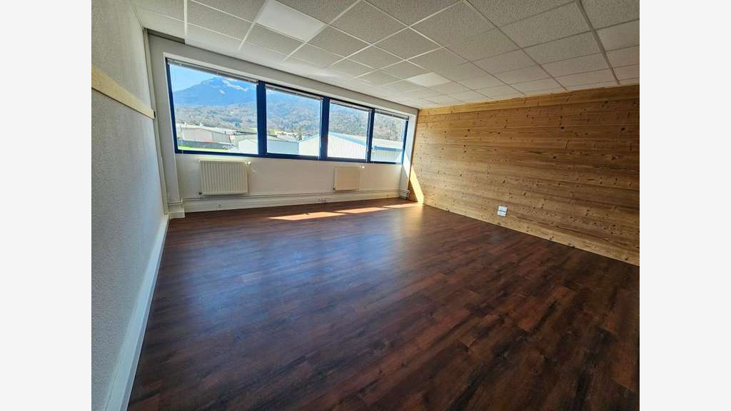 A louer bureaux lumineux de 62m² à Faverges