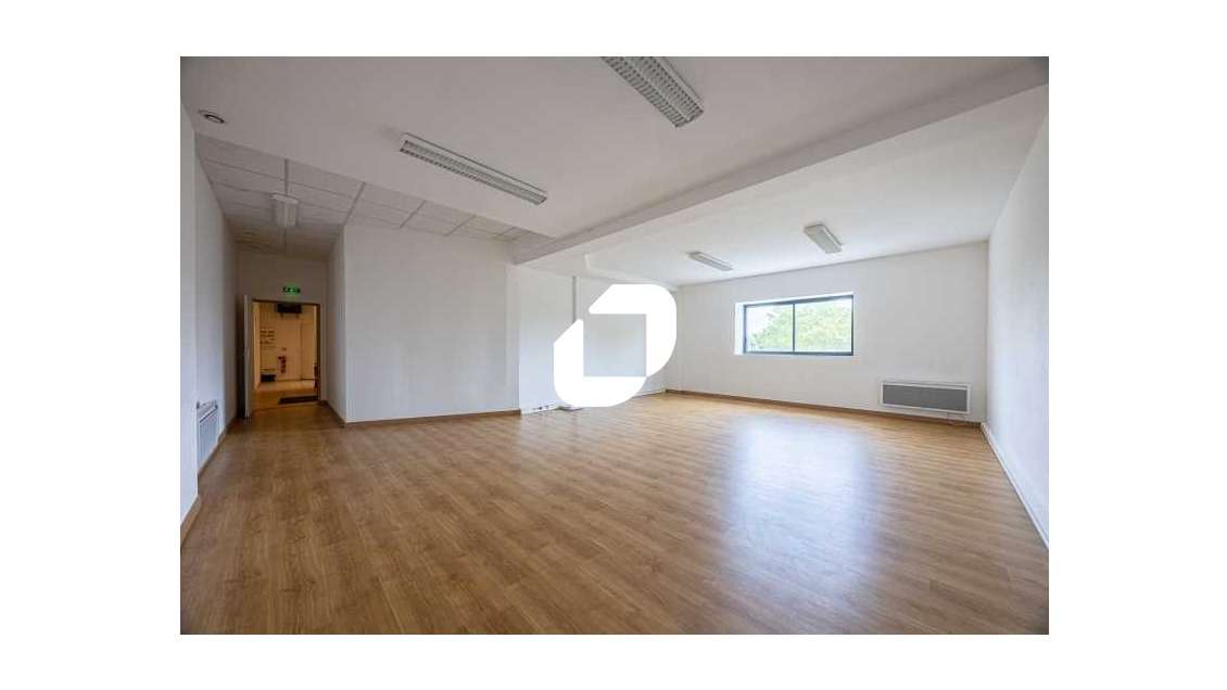 A louer Bureaux 79m² Ferrieres