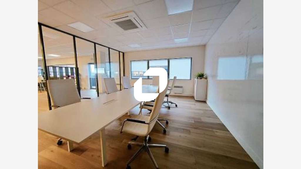 A louer Bureaux 207m² Ferrieres