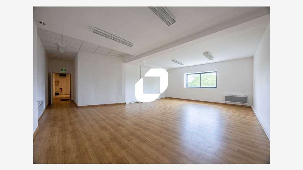A louer Bureaux 79m² Ferrieres