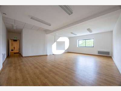 A louer Bureaux 79m² Ferrieres