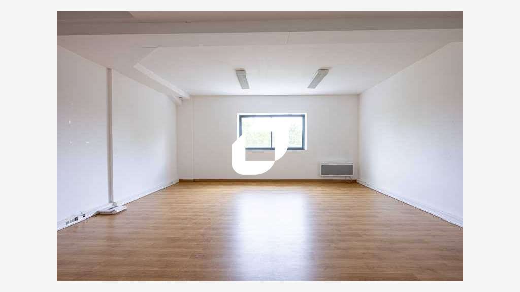 A louer Bureaux 79m² Ferrieres