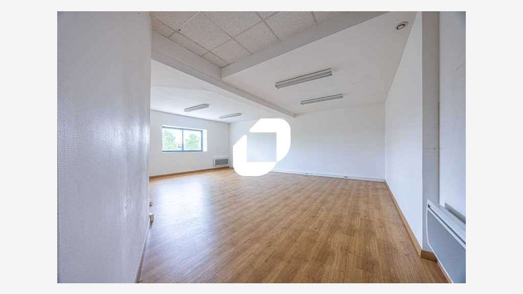 A louer Bureaux 79m² Ferrieres