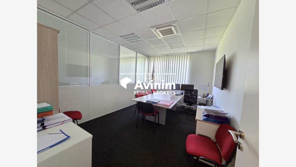 Bureaux 169m² à louer à Fillinges