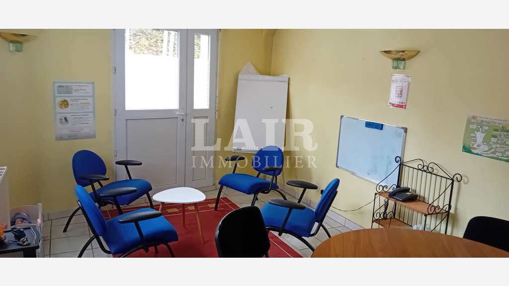 Plateau bureaux 180m² à louer proche centre Flers