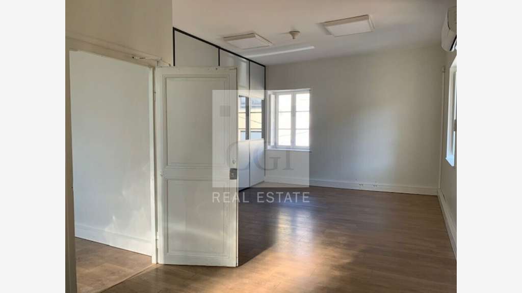 A louer bureaux meublés 300m² à Fleurieu-sur-Saône