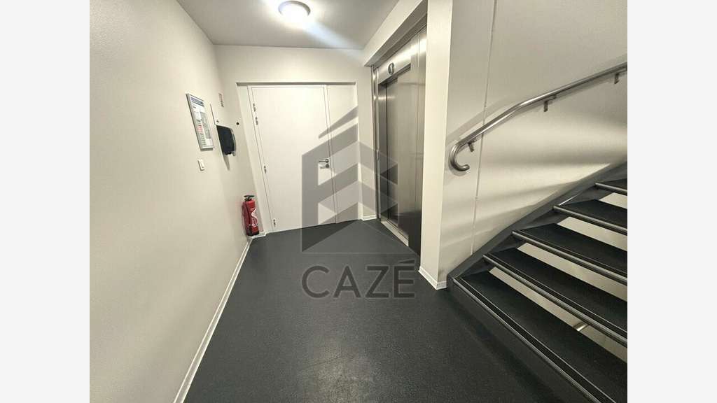 Bureaux 398m² à louer à Floirac proche sortie 24