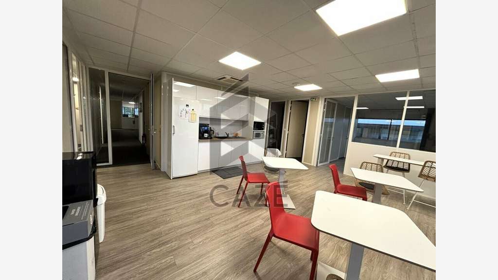 Bureaux 398m² à louer à Floirac proche sortie 24