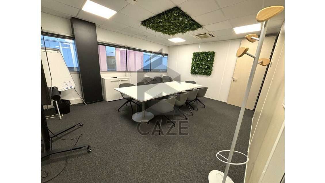 Bureaux 398m² à louer à Floirac proche sortie 24