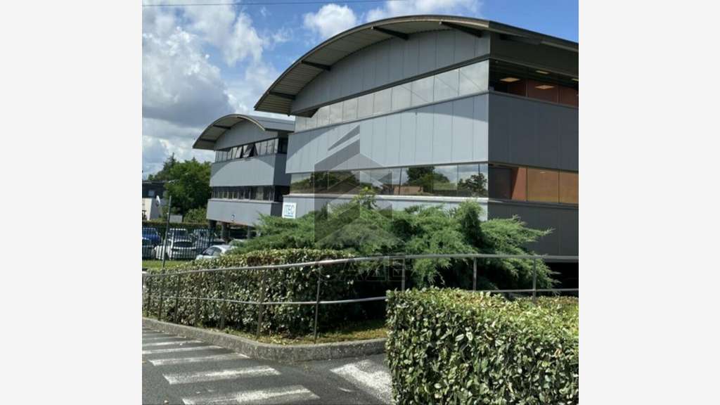 Bureaux 398m² à louer à Floirac proche sortie 24