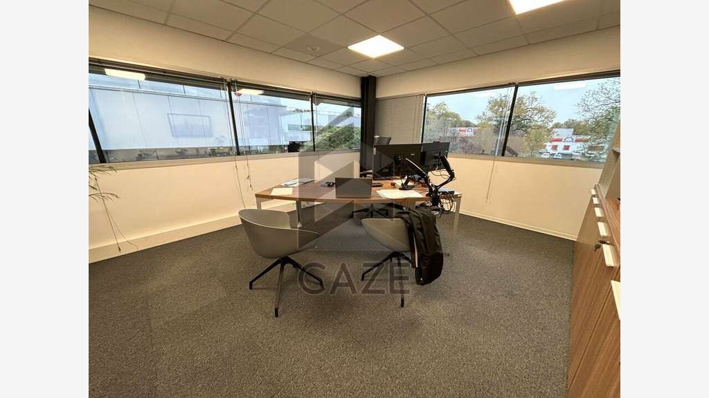 Bureaux 398m² à louer à Floirac proche sortie 24