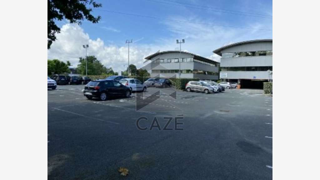 Bureaux 398m² à louer à Floirac proche sortie 24