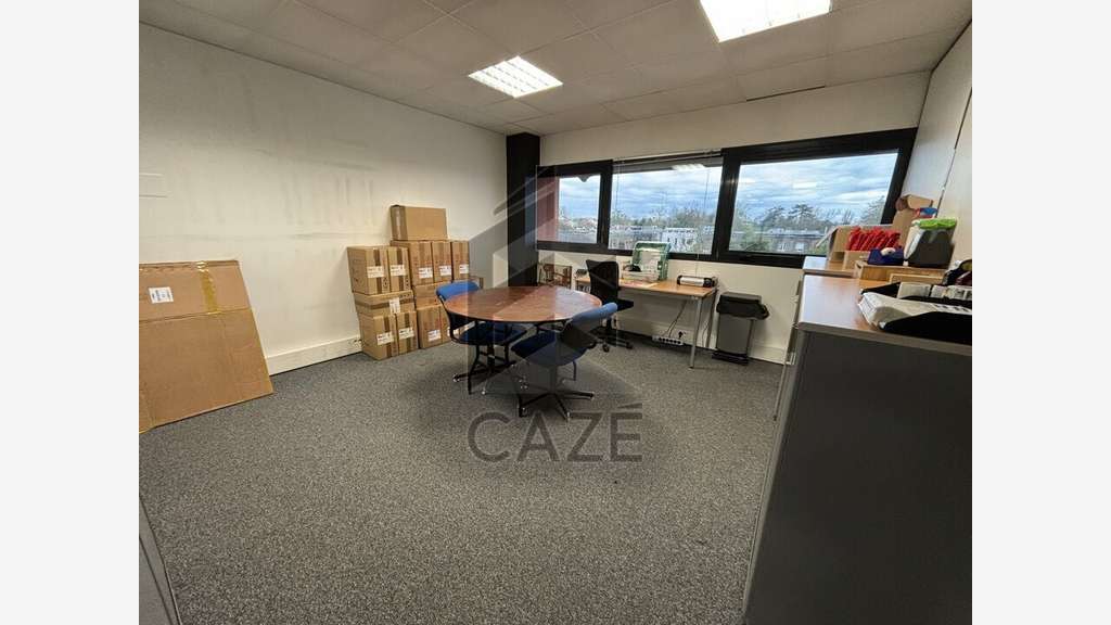 A louer bureaux avec terrasse privative à Floirac