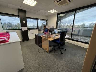 A louer bureaux avec terrasse privative à Floirac