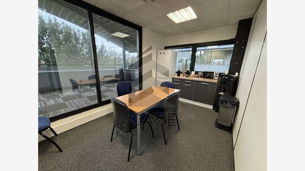 A louer bureaux avec terrasse privative à Floirac