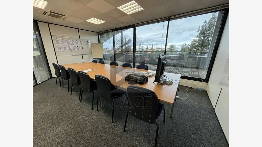 A louer bureaux avec terrasse privative à Floirac