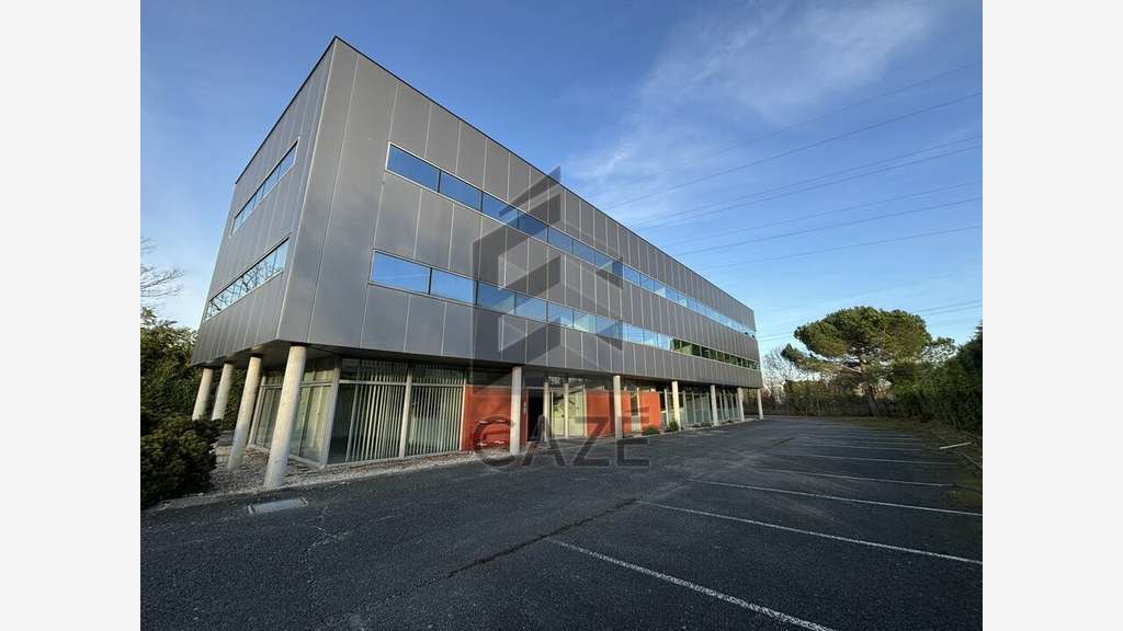 Bureaux à partir de 257 m² à louer à Floirac